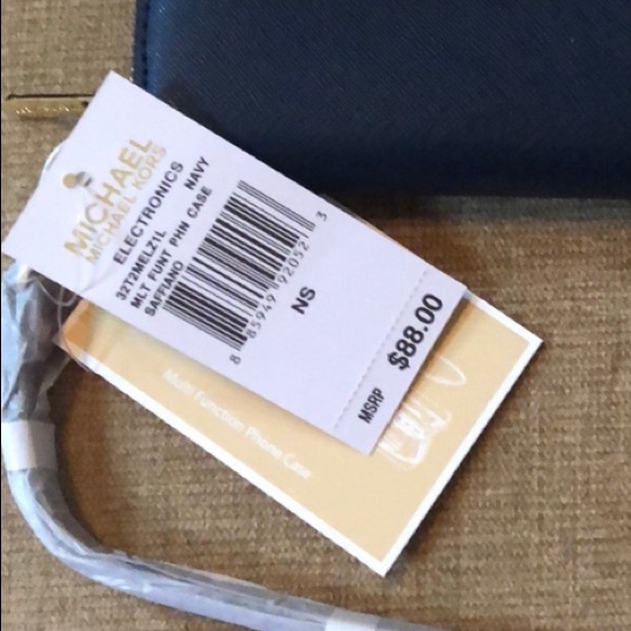 Michael Kors Navy Multifunction wristlet - Picture 6 of 6